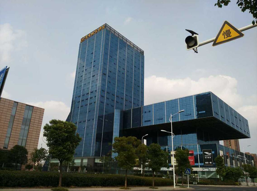 米乐体育在线直播:中国内地单跨跨径最大的双层钢桁梁桥完结合龙